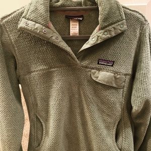 Green Patagonia pullover women’s
